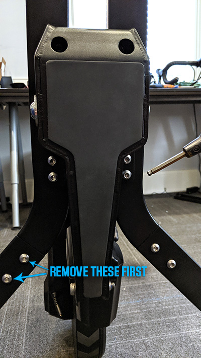 KICKR_BIKE_Remove_Right_Leg.jpg